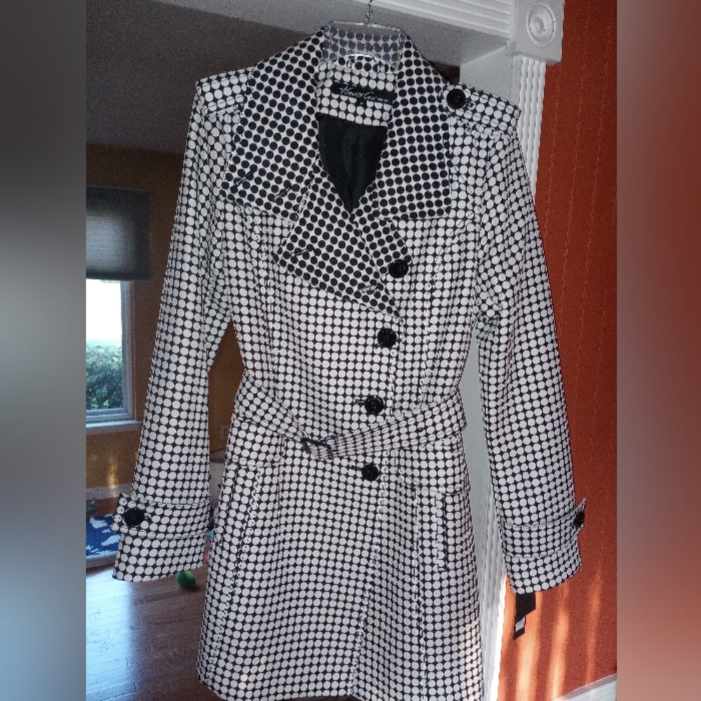 Kenneth Cole coat size medium NWT